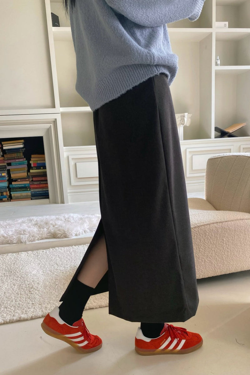 Slim Back Slit Skirt