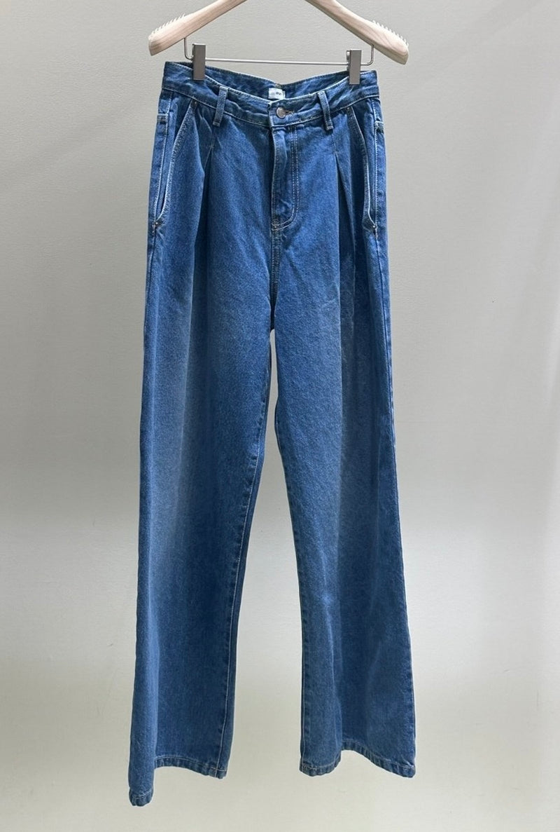 Pleat Loose Denim